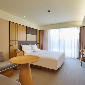 Limited Time Deluxe Queen Room